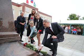 В церемонии приняли участие глава Одинцовского городского округа Андрей Иванов, родные, друзья и бывшие коллеги усопшего