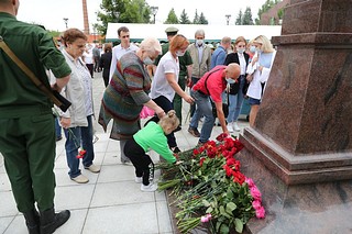Возложение цветов