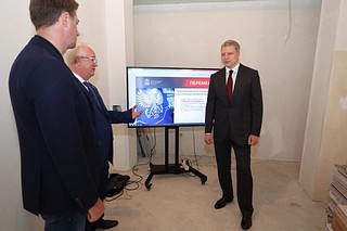 Глава Одинцовского округа проверил ход реконструкции сельского отделения