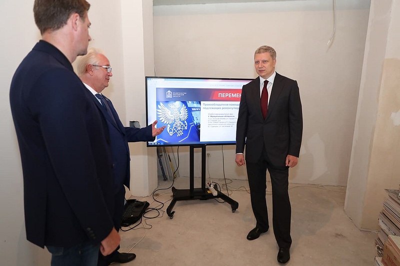 Глава Одинцовского округа проверил ход реконструкции сельского отделения, Июль