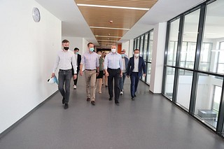 6 июля, глава Одинцовского городского округа Андрей Иванов в рамках инспекционного выезда в микрорайон Одинцово-1 проверил готовность к запуску новой школы на 1160 мест