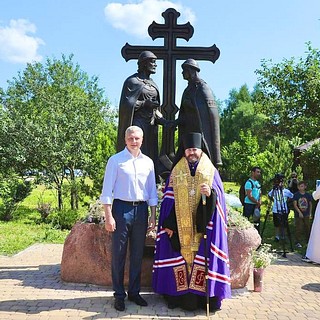 Глава Одинцовского округа Андрей Иванов принял участие в чине освящения и церемонии открытия памятника святым благоверным князьям Петру и Февронии