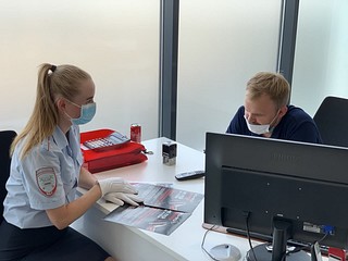 Работники автосалона пообещали сотрудникам Госавтоинспекции, что будут напоминать посетителям о необходимости соблюдения правил дорожного движения