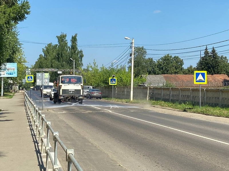 В 8 населённых пунктах Одинцовского округа проливают асфальт во время жары, Июль