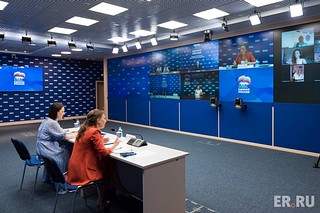 Поддержка семей с детьми: общественники и эксперты внесли свои предложения в Народную программу «Единой России»