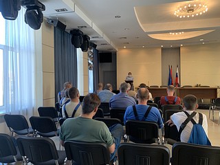 Инспекторы провели профилактические беседы с водительским составом крупной организации