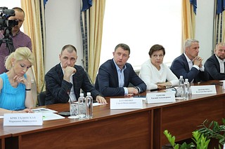 Вопросы, поступившие от жителей округа в Общественную палату, рассмотрели на еженедельном совещании главы Одинцовского округа Андрея Иванова в Звенигороде