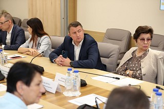 На еженедельном расширенном совещании главы Одинцовского городского округа Андрея Иванова обсудили вопросы граждан, поступившие в местную Общественную палаты