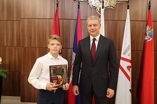 Андрей Иванов вручил паспорта 13 юным жителям Одинцовского округа в центре патриотического воспитания «Авангард»