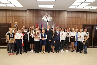 Андрей Иванов вручил паспорта 13 юным жителям Одинцовского округа в центре патриотического воспитания «Авангард»
