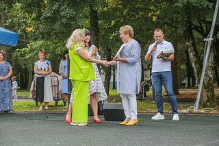 На фестивале в рамках Всероссийской акции «Собери ребёнка в школу» от АНО «Всем Добра Звенигород» детям вручили канцелярские наборы