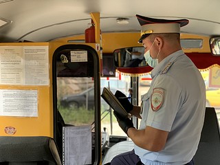 В преддверии учебного года инспекторы ОГИБДД проверили состояние школьных автобусов