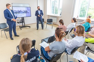 Заместитель главы Администрации муниципалитета Олег Дмитриев и главный врач Одинцовской областной больницы Андрей Фадеев встретились с жителями Звенигорода