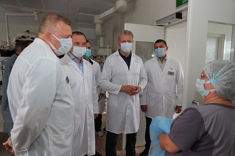 Глава Одинцовского округа проверил ход ремонта медицинского учреждения, Сентябрь