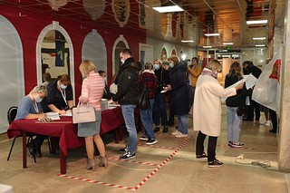 Глава Одинцовского округа Андрей Иванов поблагодарил всех, кто пришел на участки