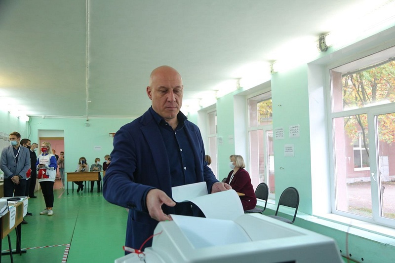 Денис Майданов проголосовал на участке в Одинцовской гимназии № 14, Сентябрь
