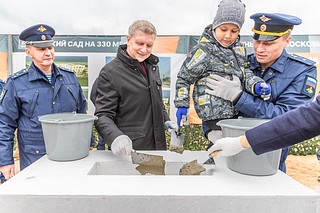 Глава Одинцовского округа заложил капсулу в основание детского сада