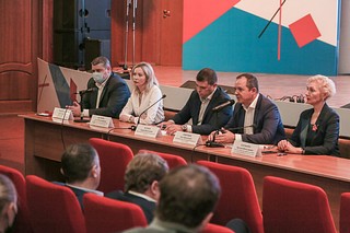 О важности углубленного медицинского обследования участникам рассказали представители администрации и ООБ