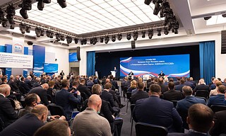 Всего во фракцию «Единой России» войдут 326 человек