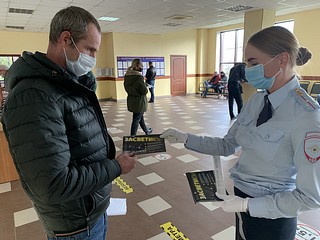 Работа с посетителями прошла в рамках социального раунда «Засветись»