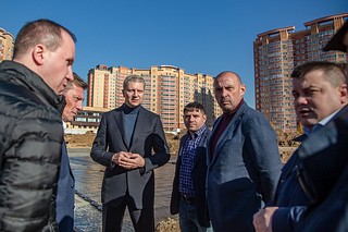 Фото: Рабочую встречу с подрядчиком на строительной площадке в одинцовском микрорайоне «Гусарская баллада» провёл глава Одинцовского округа Андрей Иванов