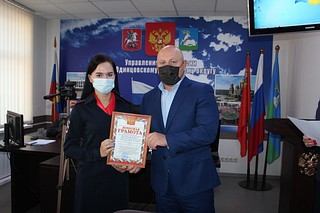 Начальник УМВД полковник полиции Алексей Школкин поздравил сотрудниц Штаба с профессиональным праздником