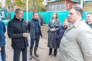 Руководитель муниципалитета вместе со строителями выслушал пожелания родителей юных спортсменов и тренеров по обустройству