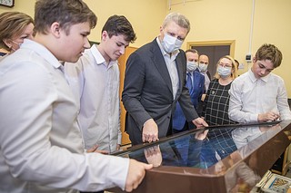 Андрей Иванов проверил качество ремонтных работ и модернизации технического оснащения в Одинцовской гимназии