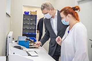 Глава Одинцовского округа посетил обновленное почтовое отделение на Можайском шоссе