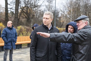 Качество работ лично проверил глава Одинцовского городского округа — вместе с председателем правления Одинцовской районной общественной организации «Дети войны» Сергеем Лахваенко и председателем президиума окружного Координационного совета по делам ветеранов, депутатом местного Совета от «Единой России» Михаилом Солнцевым