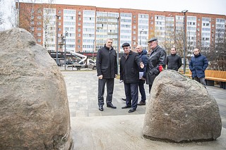 Качество работ лично проверил глава Одинцовского городского округа — вместе с председателем правления Одинцовской районной общественной организации «Дети войны» Сергеем Лахваенко и председателем президиума окружного Координационного совета по делам ветеранов, депутатом местного Совета от «Единой России» Михаилом Солнцевым
