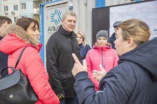 Глава Одинцовского городского округа Андрей Иванов вместе с местными жителями и представителями подрядной организации провел оперативный штаб на строительной площадке