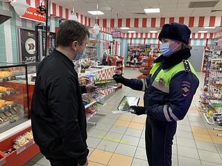 Посетителям напомнили об использовании и применении на своей одежде световозвращающих элементов