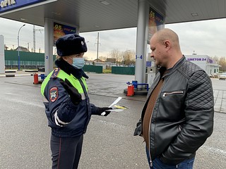 Посетителям напомнили об использовании и применении на своей одежде световозвращающих элементов