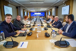 Глава Одинцовского городского округа Андрей Иванов в среду, 10 ноября, провел рабочее совещание с профильными заместителями по работе над обращениями жителей на портале «Добродел»