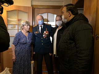 Также партийцы навестили ветерана Великой Отечественной войны Николая Пищулина