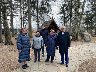 Качество благоустройства парковой зоны в Захарово проверила Лариса Лазутина