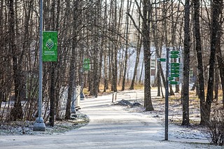 На дорожках работает снежная пушка