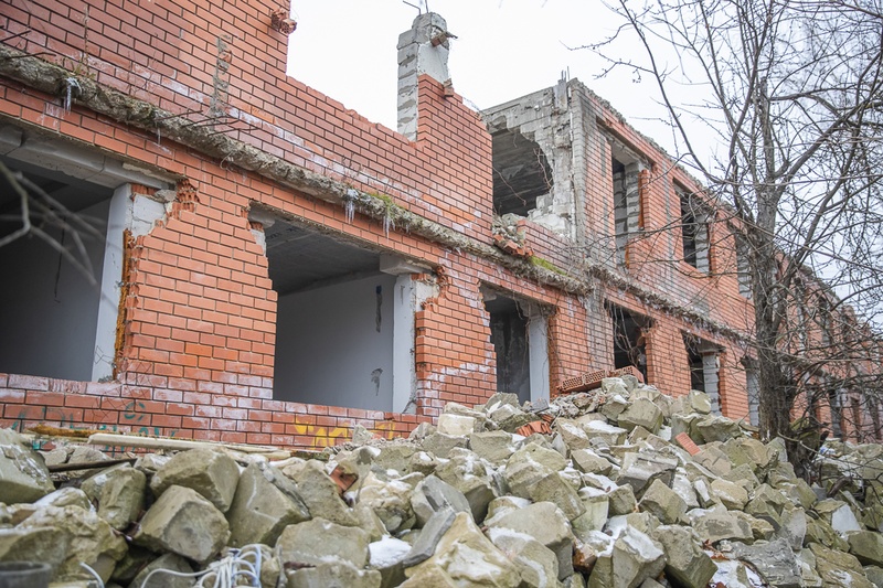 VLR s, В одинцовской деревне Мамоново приступили к сносу самовольно построенного 3-этажного дома