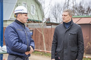 В одинцовской деревне Мамоново приступили к сносу самовольно построенного 3-этажного дома