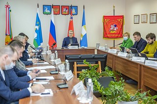 Андрей Иванов поручил обустроить зону для ожидания на остановке у жд-станции «Сколково»