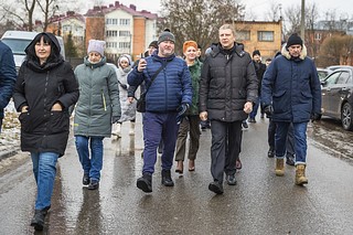 Глава Одинцовского округа Андрей Иванов вместе с жителями Звенигорода осмотрел проблемные локации района «Восточный»