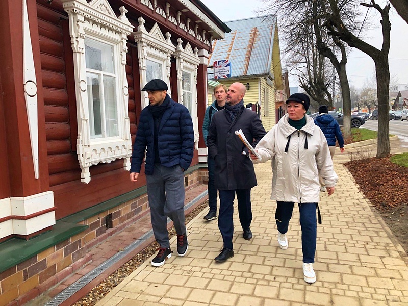 Парламентарии от «Единой России» также провели встречу с местными общественниками и активистами из Захаровского и Ершовского, Ноябрь