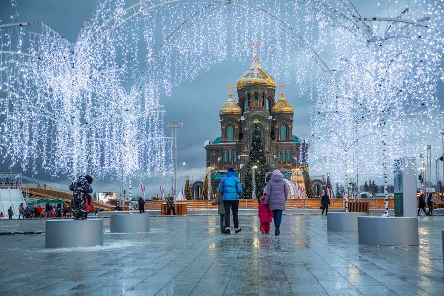 Соборная площадь Главного Храма Вооруженных сил РФ, Декабрь