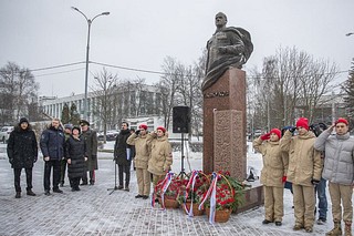 Митинг, посвященный дню начала контрнаступления советских войск против немецко-фашистских захватчиков в битве под Москвой