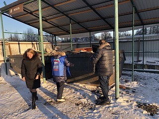 Партийцы сдали старую оргтехнику