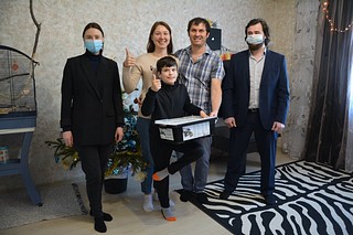 Депутат Государственной Думы от «Единой России» Бекхан Агаев исполнил новогоднюю мечту юного Семена Грешнова из Голицыно: в рамках благотворительной акции «Ёлка желаний» мальчику подарили электромеханический конструктор