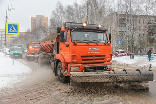 Уборка дорог от снега стартовала в Одинцовском округе в 5:30 утра