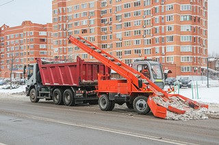 В Одинцовском округе муниципальные дороги общего пользования в период декабрьских снегопадов убирало 97 единиц техники