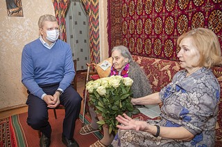Андрей Иванов навестил участницу обороны Москвы Любовь Родину
